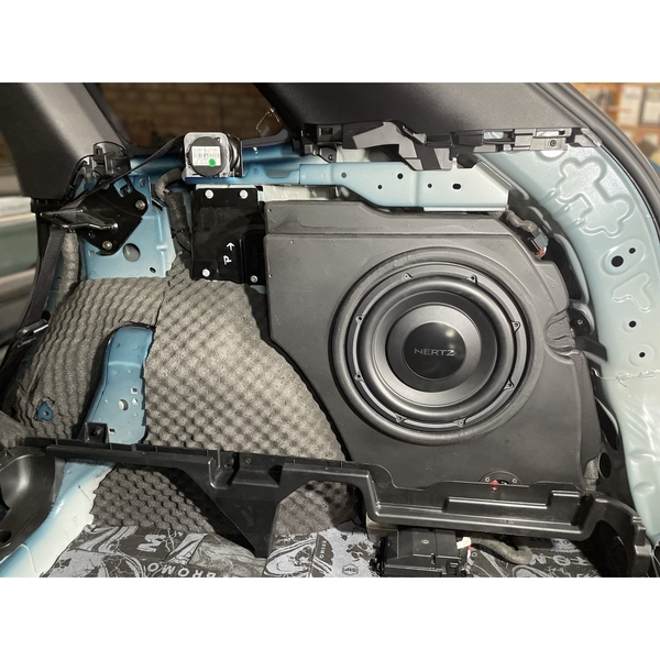 Короб Стелс Geely Monjaro (винил) правая 10" ver.2