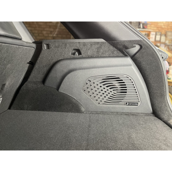 Короб Стелс Geely Monjaro (винил) правая 10" ver.2