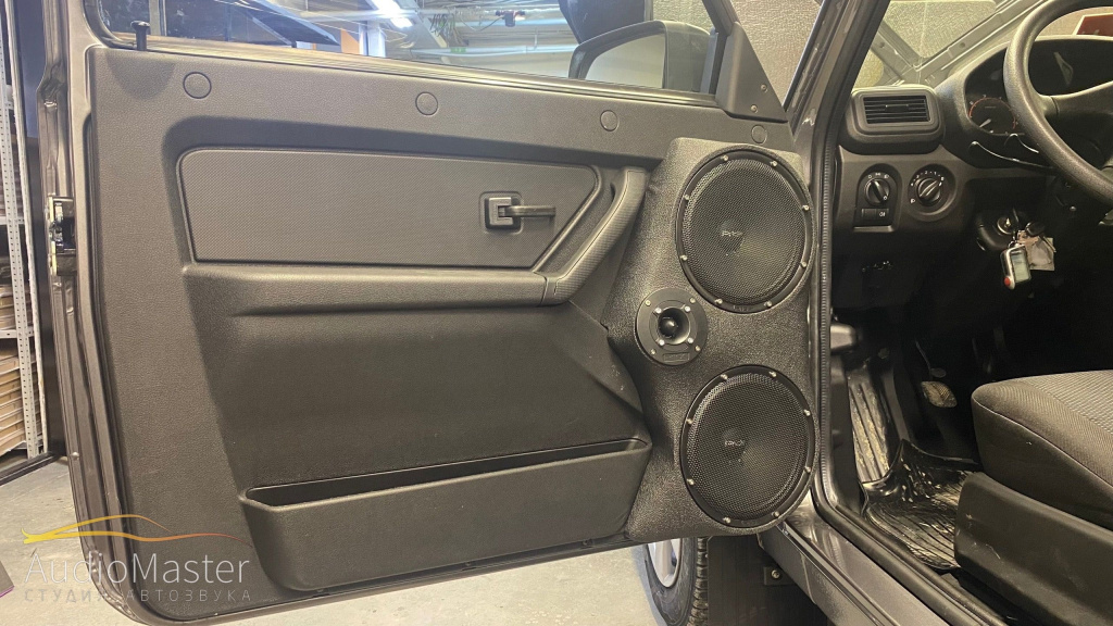 Аудиосистема в Нива Legend 5.jpg