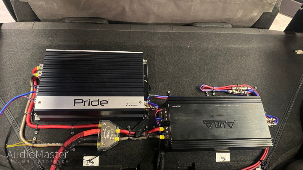 Аудиосистема в Нива Legend 6.jpg