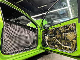 Шумоизоляция дверей и установка аудиосистемы в Ford Focus RS