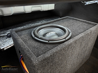 Замена акустики и установка сабвуферного звенa в Kia Rio