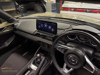 Замена акустики и головного устройства в Mazda Roadster